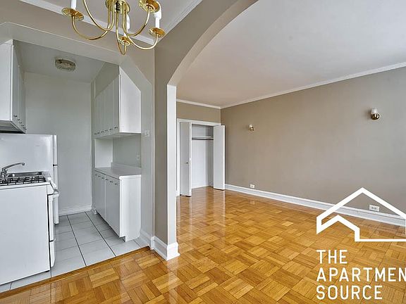 2nd image of 1211 W Sherwin Ave #510