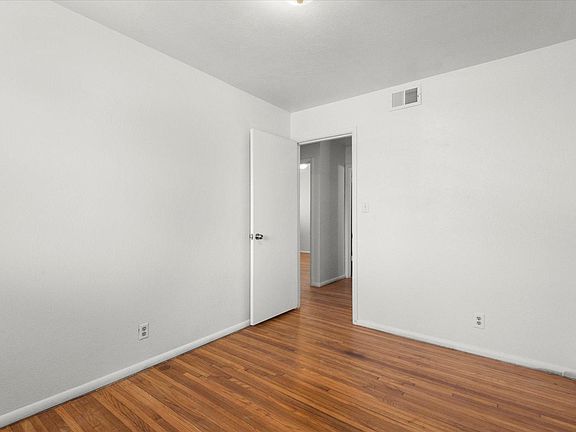 5th image of 505 SE Greystone Ave