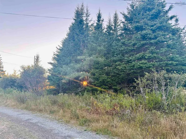 28 Flat Point Rd, Clam Harbour, NS B0J 1Y0