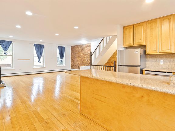 3rd image of 31 Irving Pl Floor 2