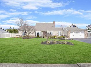 22 Shore Dr W, Copiague, NY 11726
