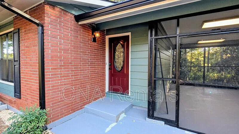 3 bed, 2.0 bath, 1233 sqft, $2,390 — Photo 3