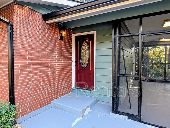 3rd image of 2042 Spring Rd SE