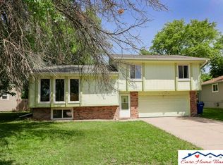 3730 Leawood Dr, Bellevue, NE 68123