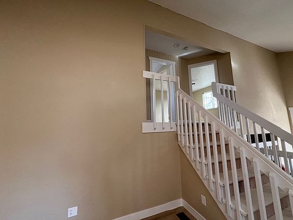 5th image of 2390 Redwood Ave