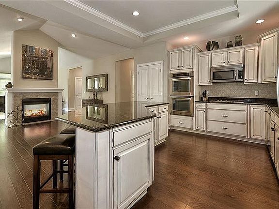 Gourmet Kitchen  Double Oven