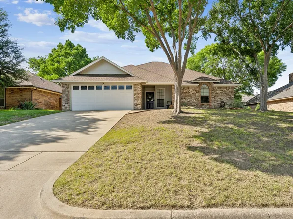 1017 Rio Grande Dr, Benbrook, TX 76126