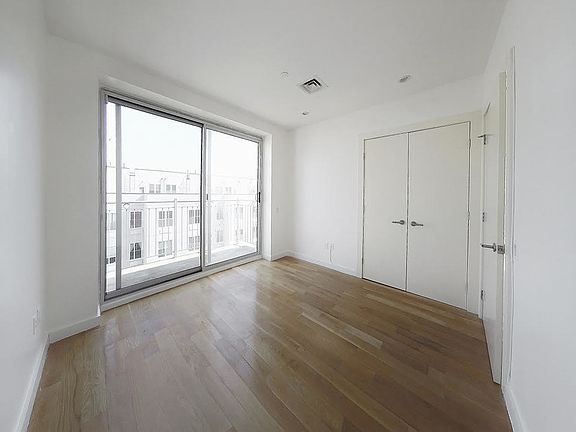 4th image of 25 Montrose Ave APT 404