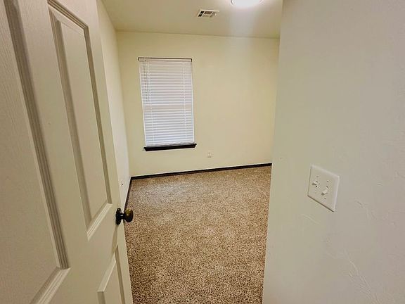 5th image of 703 NE 21st Ter