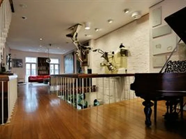 110 West 13th Street image 1 of 5