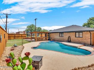 2022 Buffalo Dr, Levelland, TX 79336