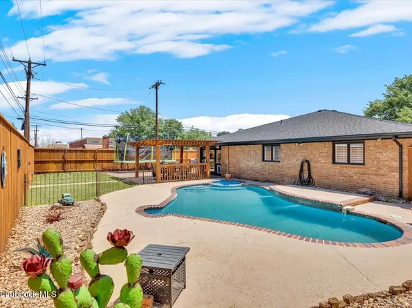 2022 Buffalo Dr, Levelland, TX 79336