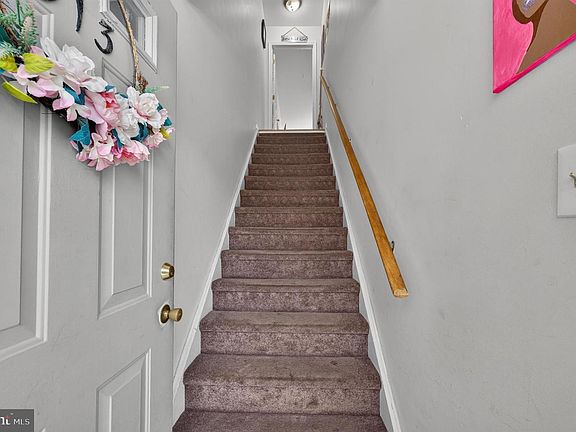 3rd image of 913 Woodchip Rd