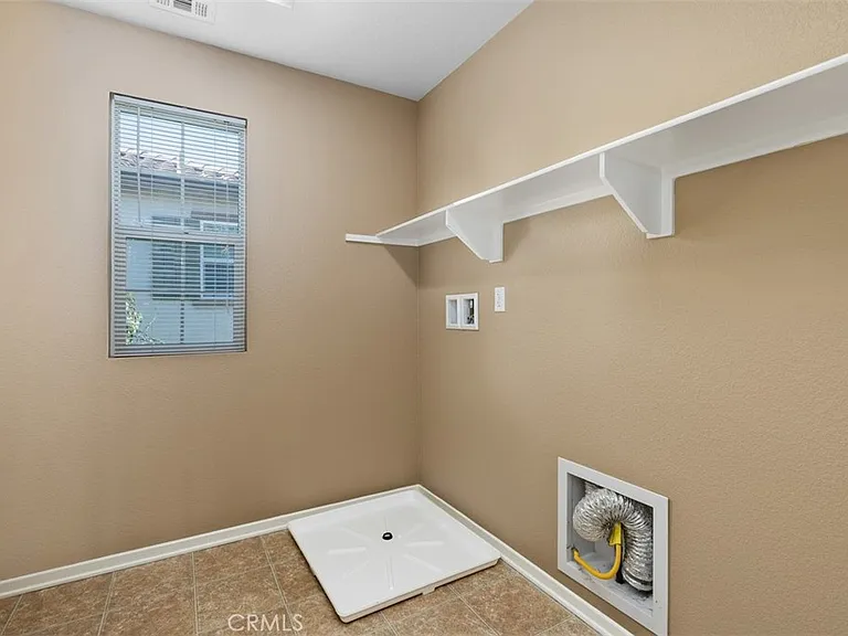 40485 Amesbury Ln — Photo 10