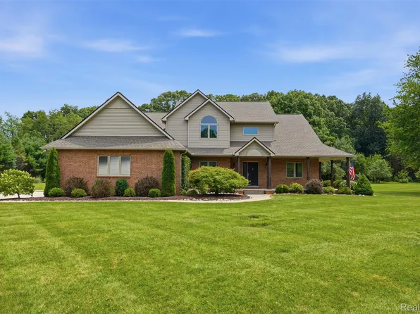 462 Gulley Rd, Howell, MI 48843