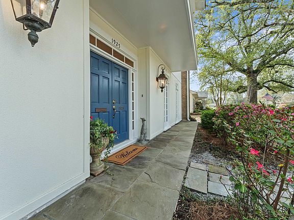 4th image of 1925 Country Club Dr