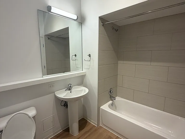 1112 N Marshfield Ave #801 — Photo 36