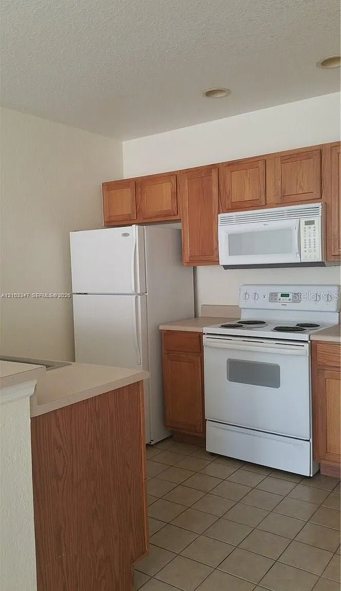 3 bed, 2.5 bath, $1,900 — Photo 4