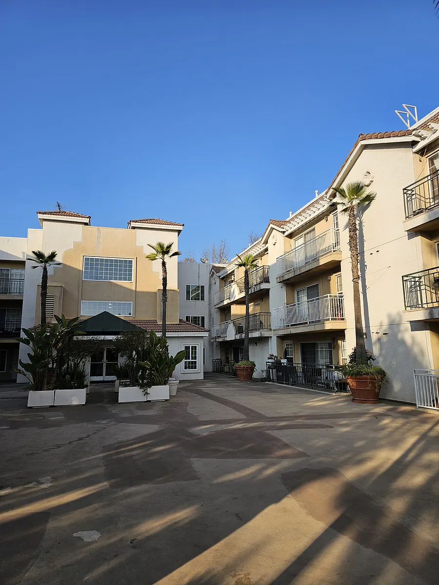 Building Photo - 4760 Templeton St #3116