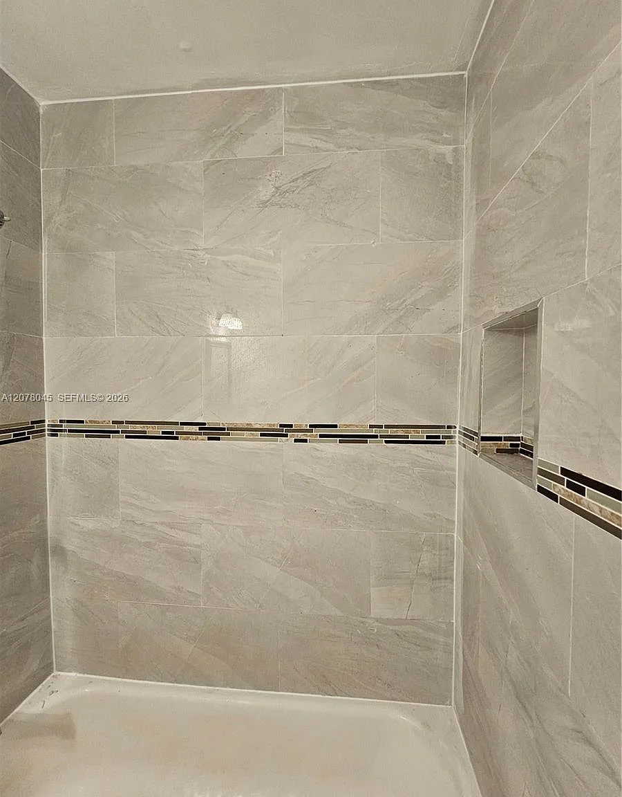 Lago Grande Condo Three B — Photo 4