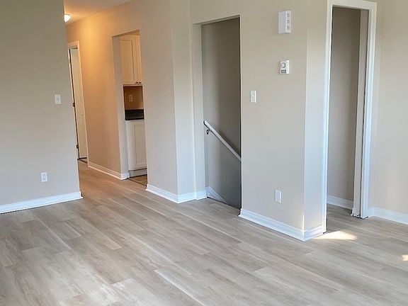 3rd image of 429 Bruce Ave Unit 3