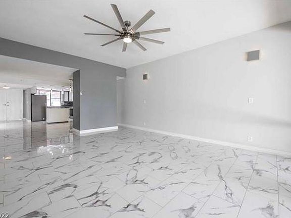 3rd image of 2560 Palmera Cir