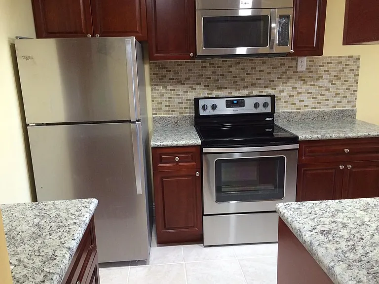10500 SW 108th Ave #B303 — Photo 1