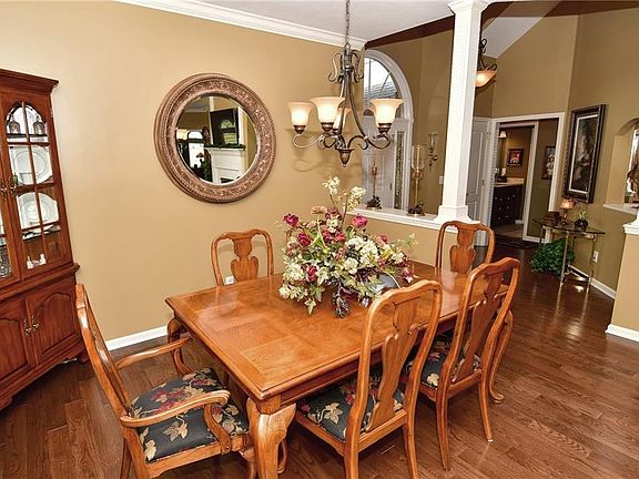 4th image of 3 Bay Hill Cir