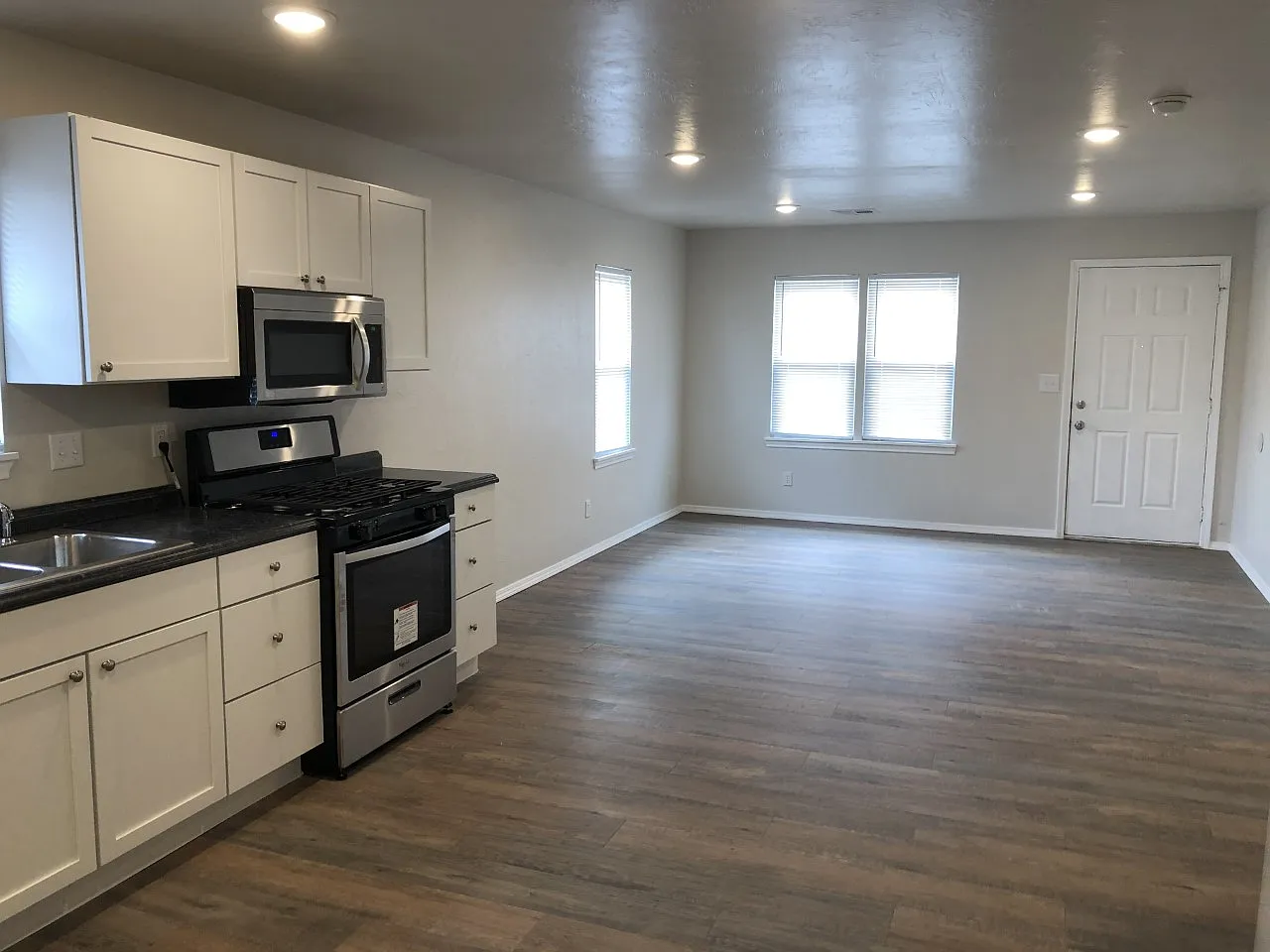 2 bed, 780 sqft, $900 — Photo 3