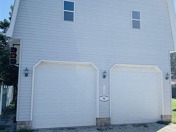 3rd image of 267 N Ivan Ave