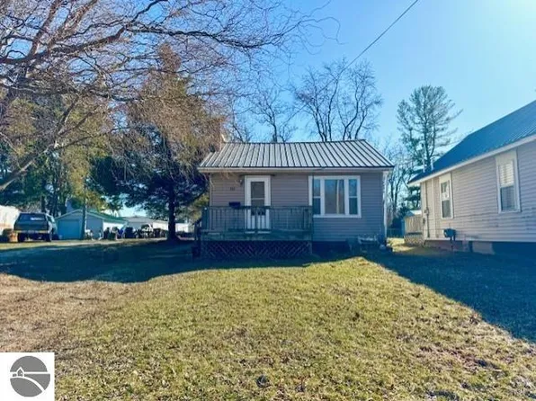 348 N Grover Ave, Alma, MI 48801