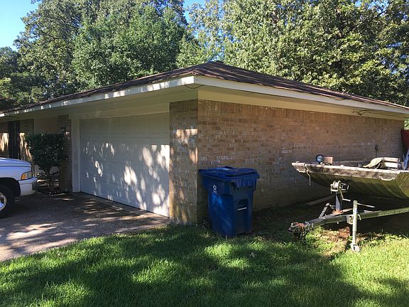 3rd image of 205 Sherwood Ln