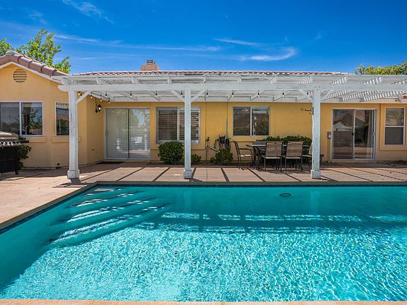 4th image of 44210 Mariposa Ct