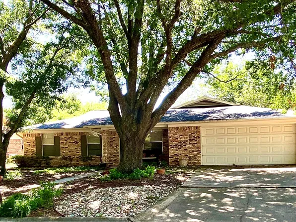 1203 Aspen Rd, Gainesville, TX 76240