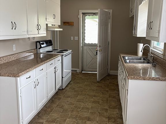 5th image of 107 Glendale St