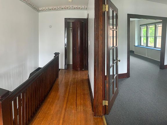4th image of 3363 Parkview Ave #2