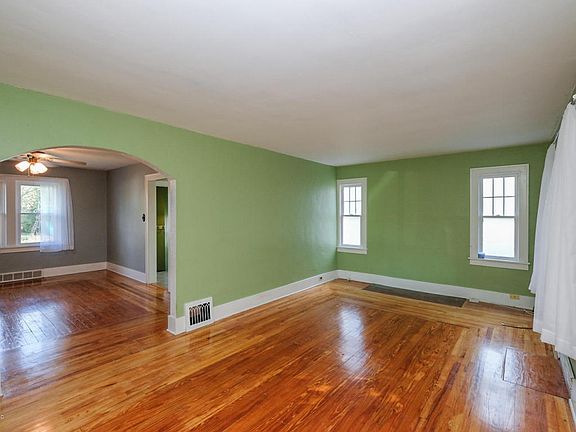 3rd image of 5823 Mount Vernon Ave