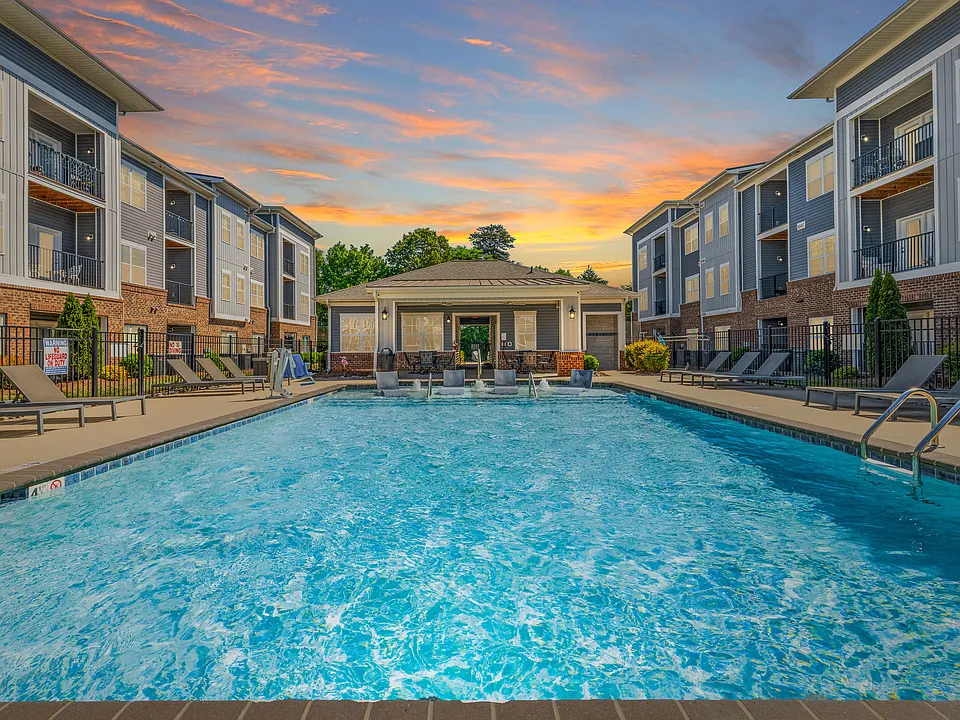 Grand Oaks Apartments