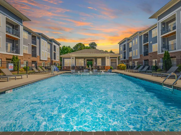 Grand Oaks Apartments