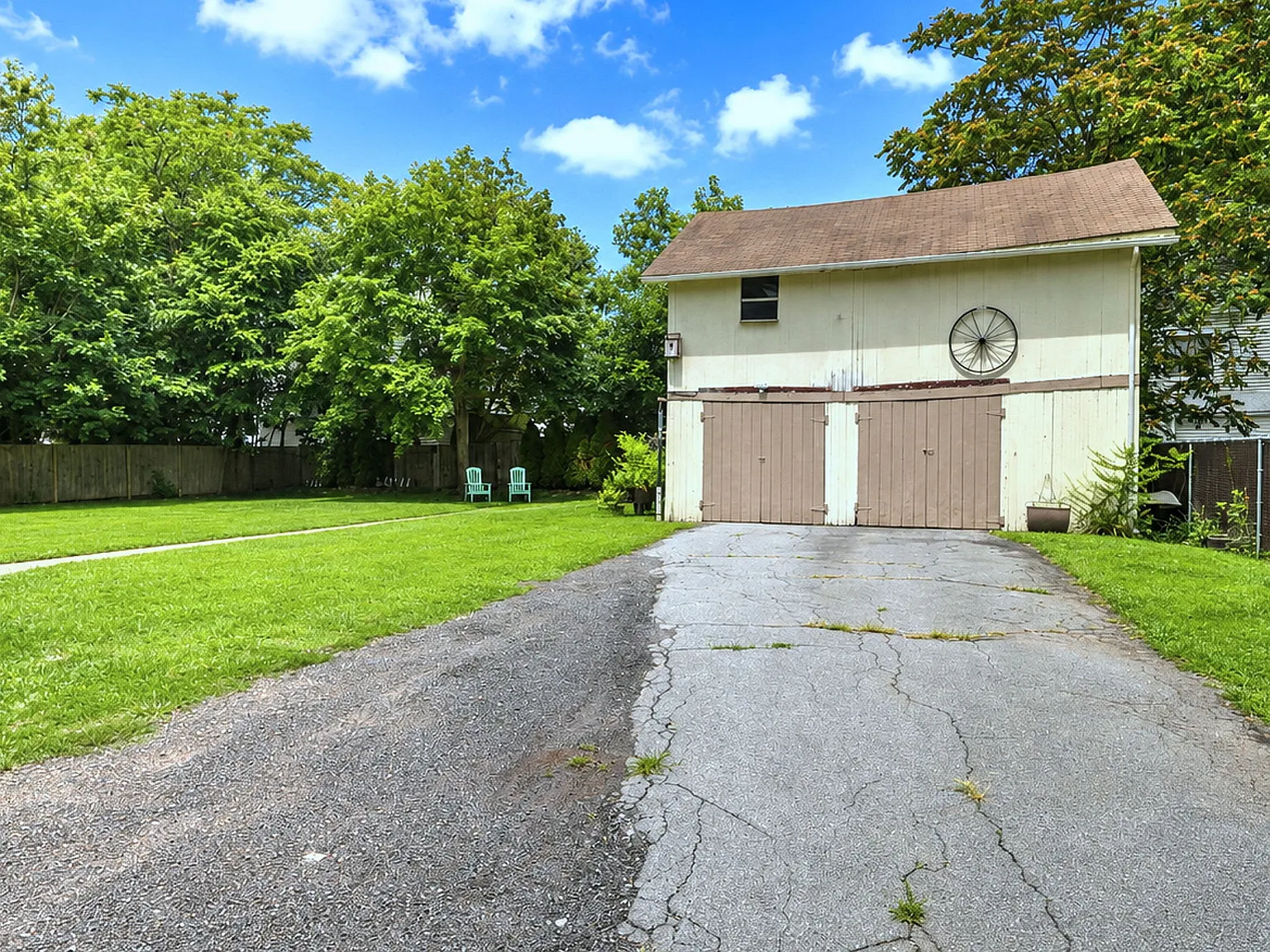 2 bed, 1300 sqft, $2,200 — Photo 4