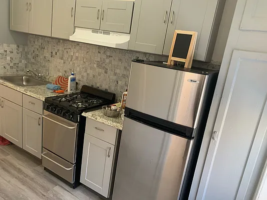 Rented by Spot Real Estate | media 18