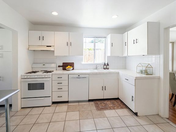 5th image of 4332 Sunnyslope Ave