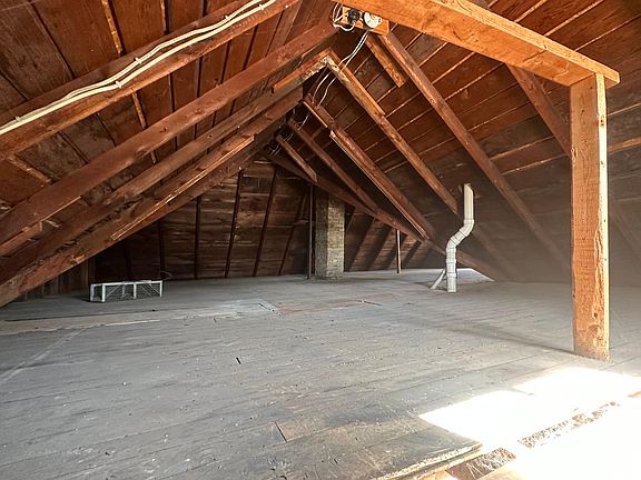 3rd image of 2933 N Weil St #5