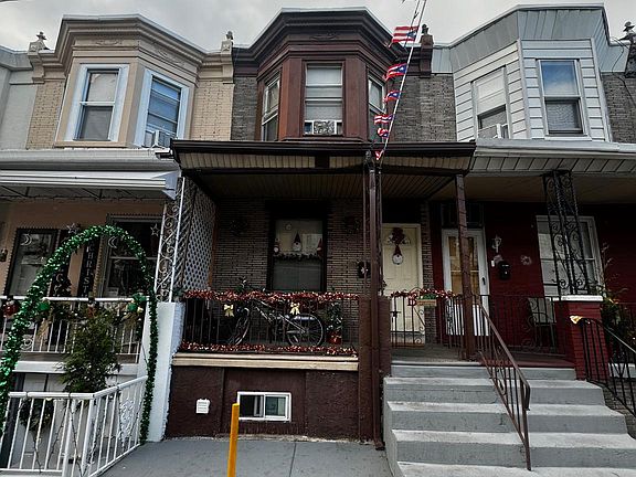 4th image of 630 E Thayer St