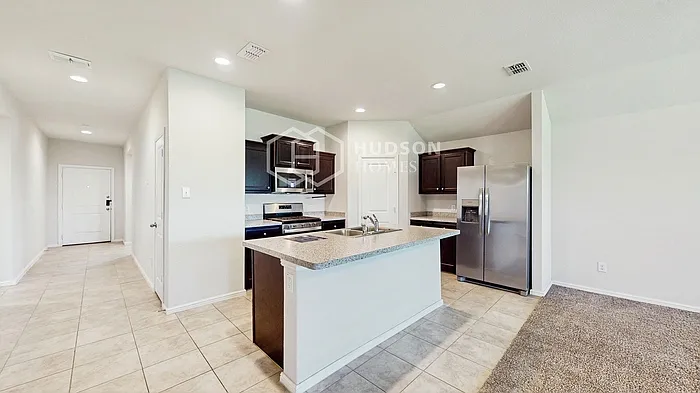 804 Loomis Trl — Photo 10