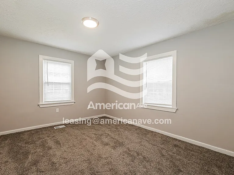 1854422_010_main_bedroom_10.jpg