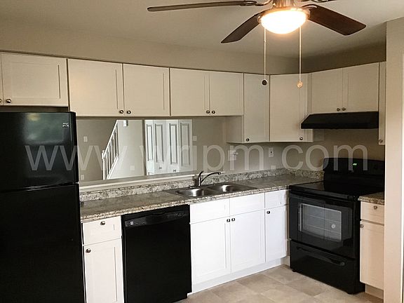 2nd image of 1665 Forest Park Dr
