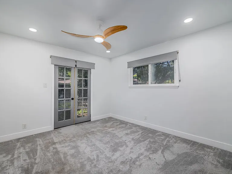 9501 Clybourn Ave — Photo 10