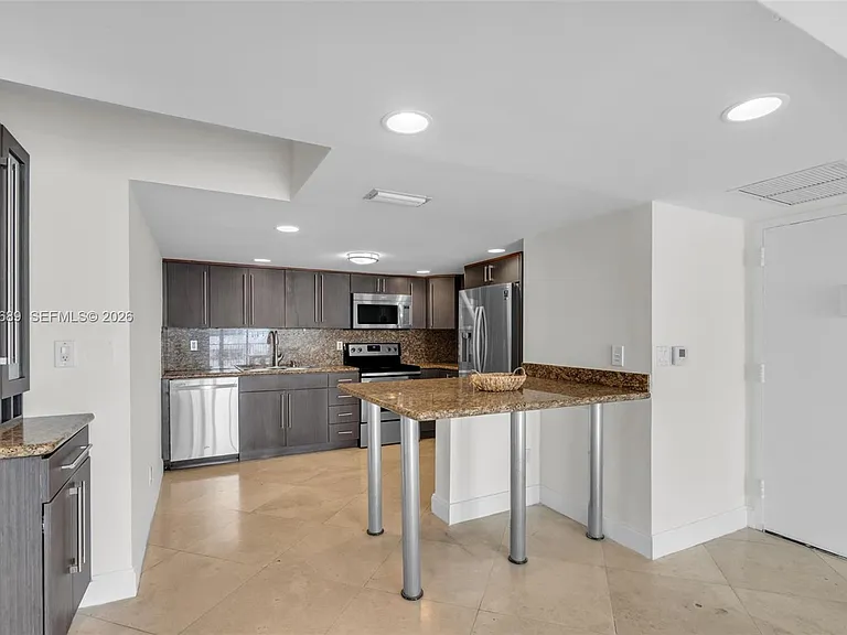 1800 Collins Ave #10F — Photo 11
