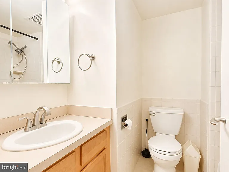 604 S Washington Sq #36-2406 — Photo 9